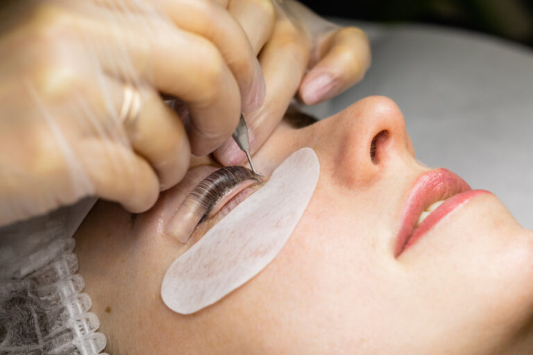 female-face-procedure-eyelashes-lamination _minimizer