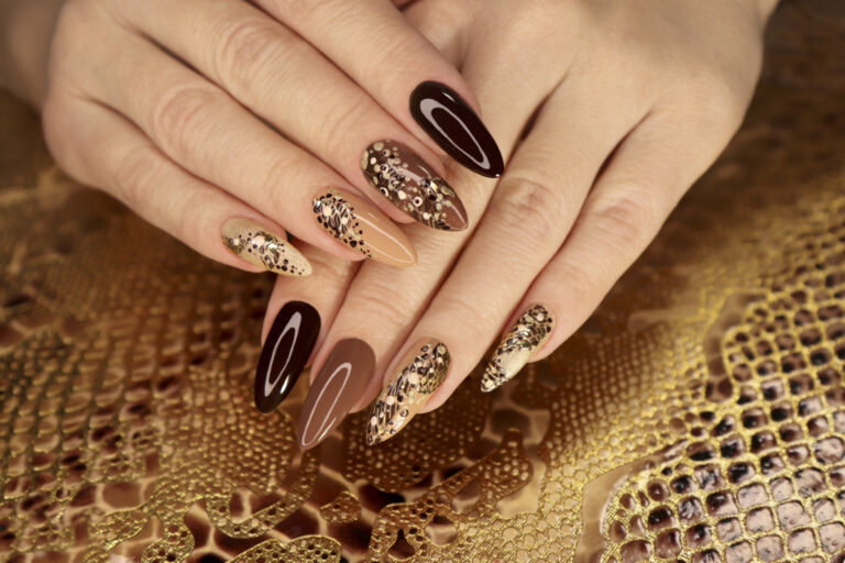 luxurious-multicolored-beige-brown-manicure-with-animal-design-long-nails _minimizer